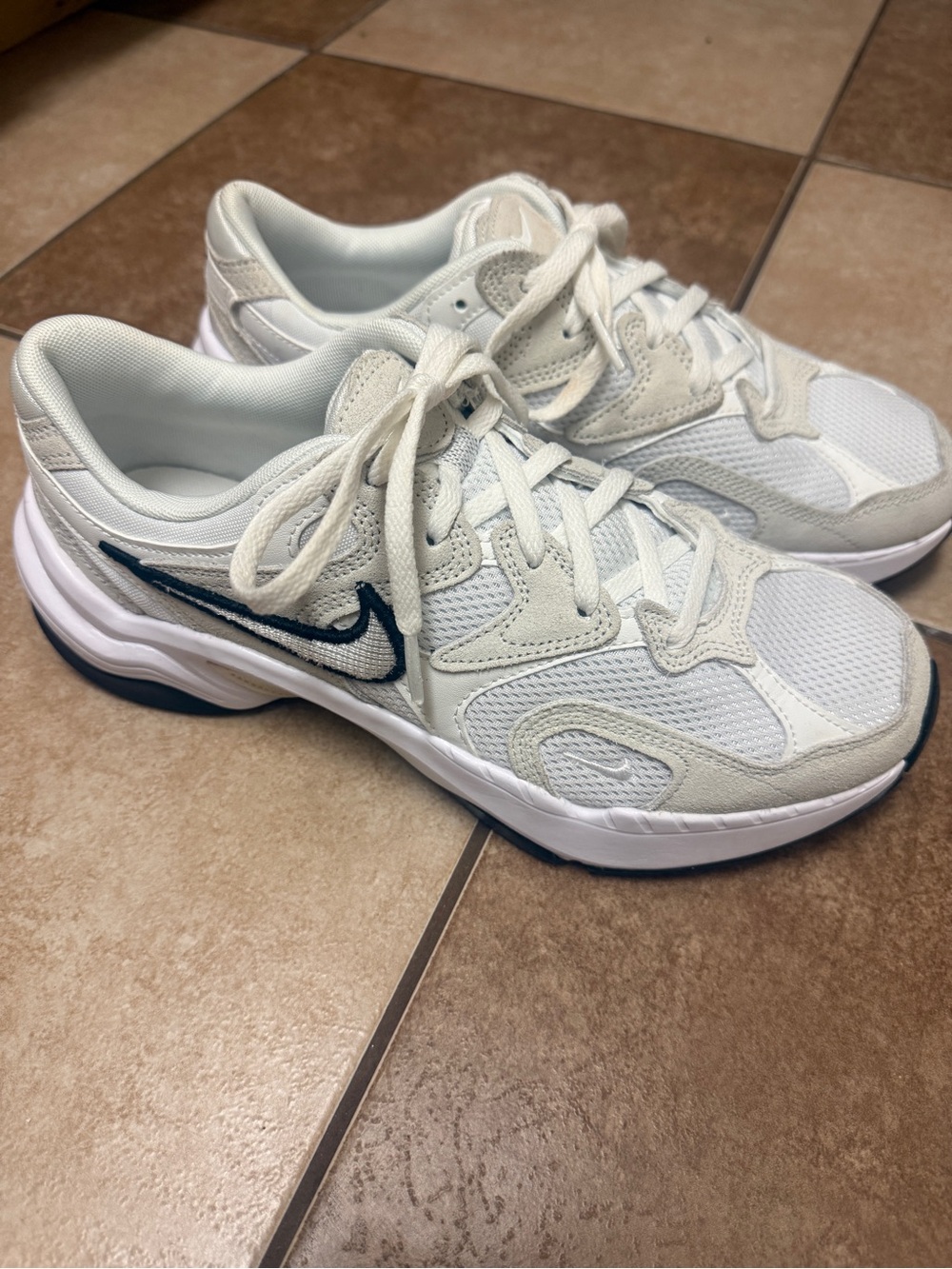 Nike Cream Mesh & Navy Swoosh Running Sneakers